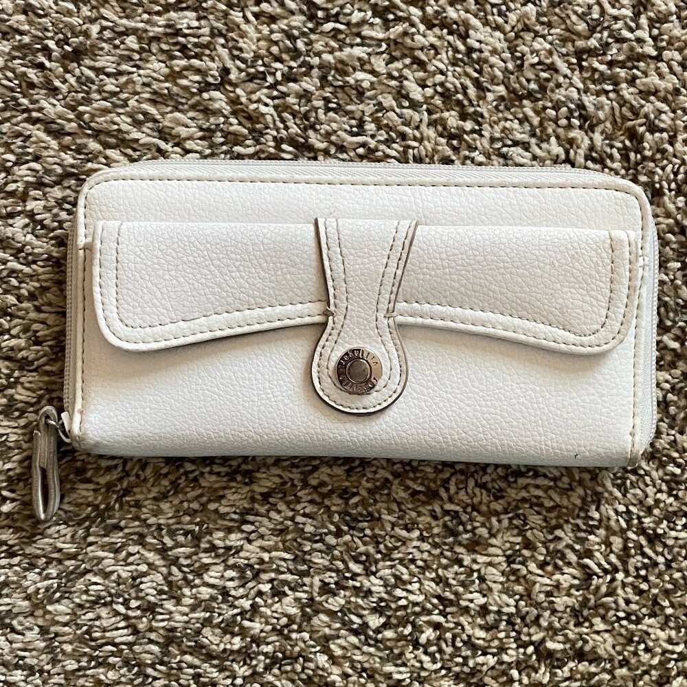 Villager Wallet White Pebbled Leather Classy Summer Pockets